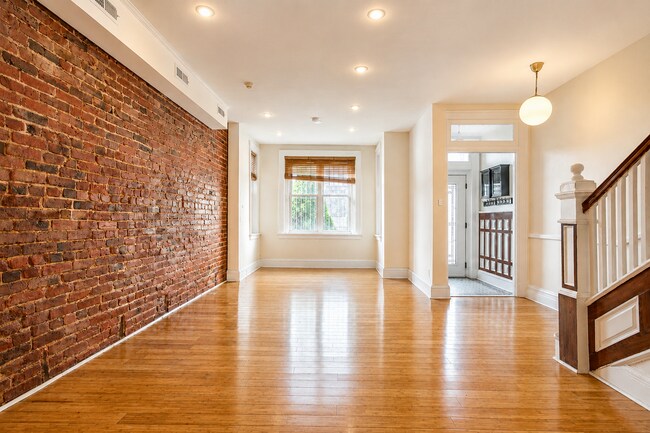 Foto del edificio - 2811 11th St NW