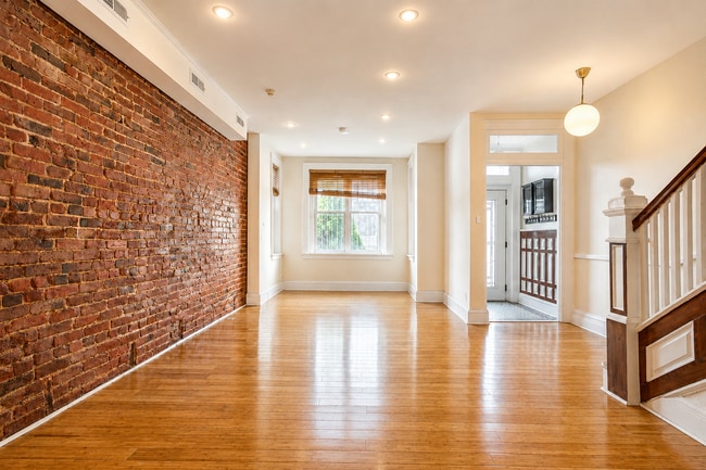 Building Photo - 2811 11th St NW