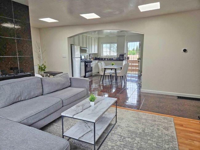 Building Photo - 2946 E 29th St