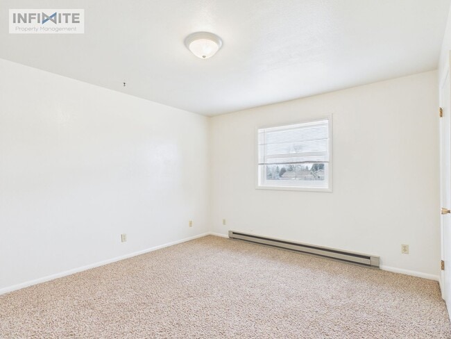 Building Photo - 3 Bedroom off East Valley Center!