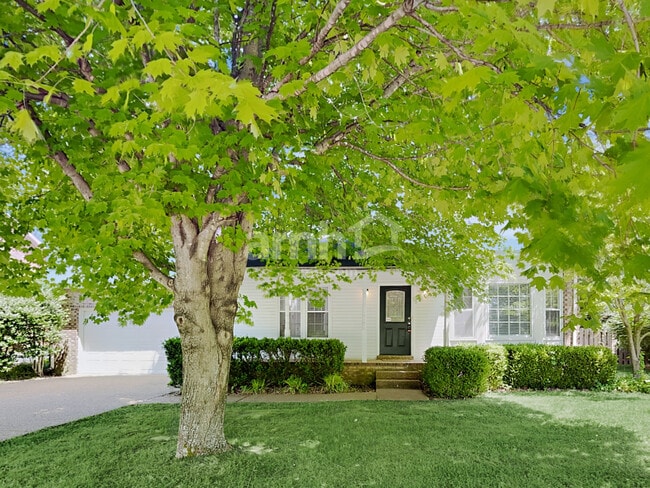 Building Photo - 520 Justin Dr