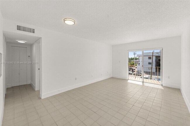 Building Photo - 6200 W Flagler St