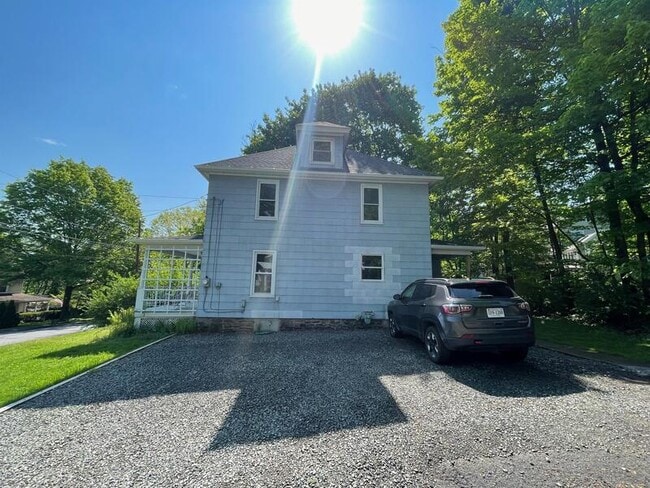 Building Photo - 402 Electric St
