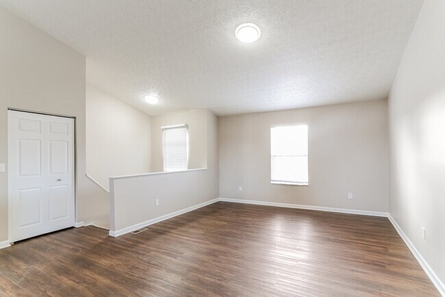 Foto del edificio - 5708 Canal Bridge Dr