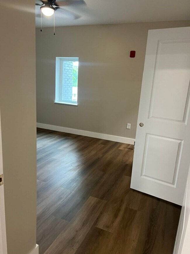 Foto del edificio - 2 Bedroom/2 Bath Newly Renovated Apartment for Lease