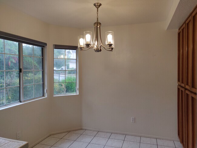 Área de comedor - 3124 Oakview Ln