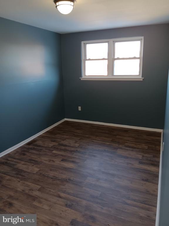 Foto del edificio - 1310 Patrick Henry Pl