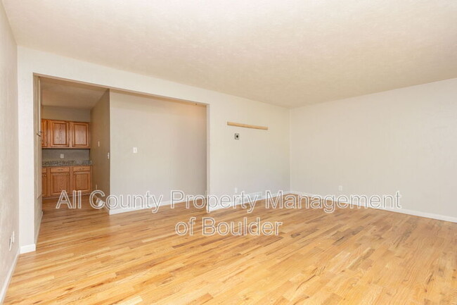 Building Photo - 44 Dartmouth Cir