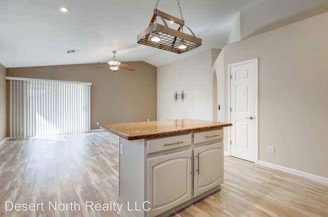 Foto del edificio - 3 br, 2 bath House - 15545 W Banff Ln