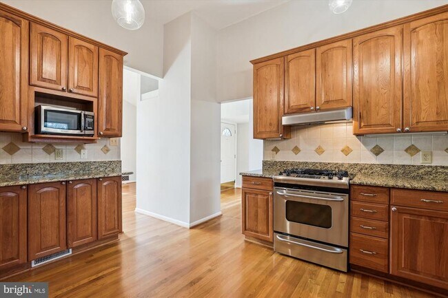 Building Photo - 8524 Acorn Cir