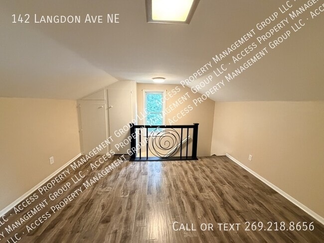 Foto del edificio - 142 Langdon Ave NE