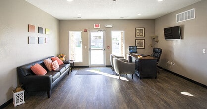 Walnut Lake Apartments photo'