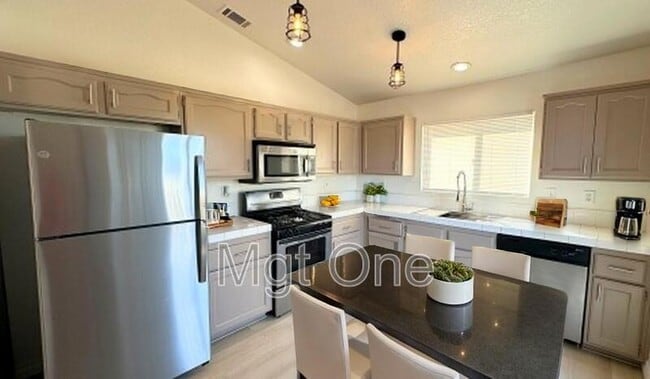 Building Photo - 3720 Mirage St