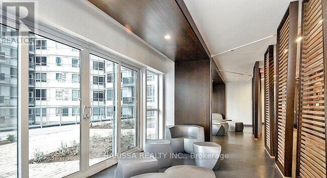 Building Photo - 352 Front St W