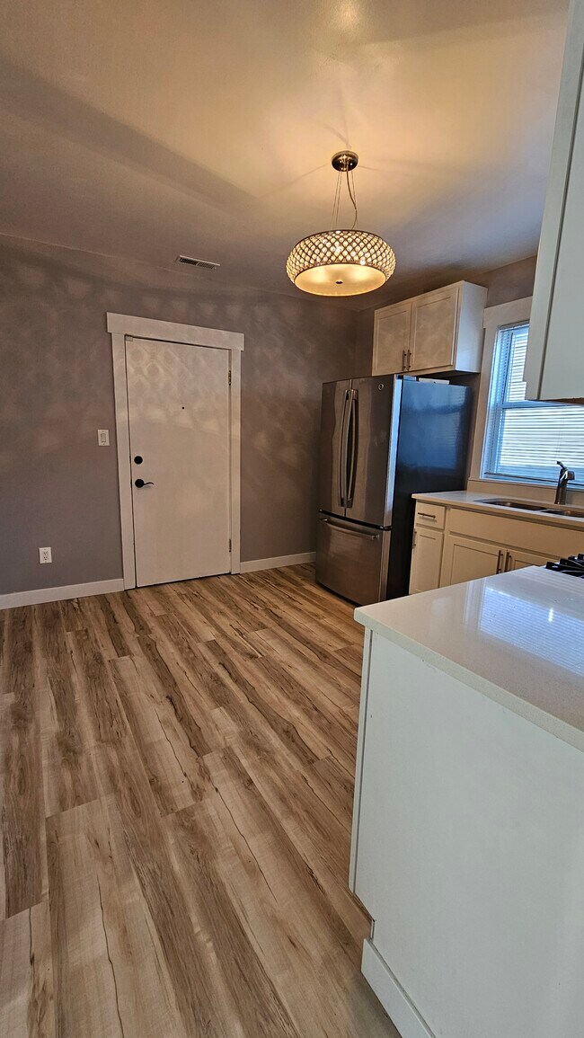 Building Photo - 4225 W Augusta Blvd