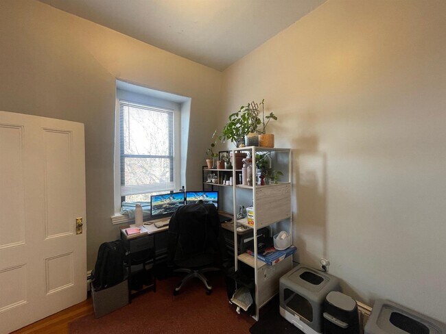 Building Photo - 61 Adams St