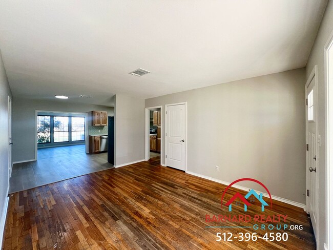 Foto del edificio - Available NOW: Beautifully Remodeled 3/1.5...