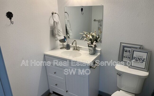 Foto del edificio - 1438 E Elm St