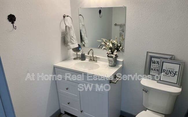 Foto del edificio - 1438 E Elm St