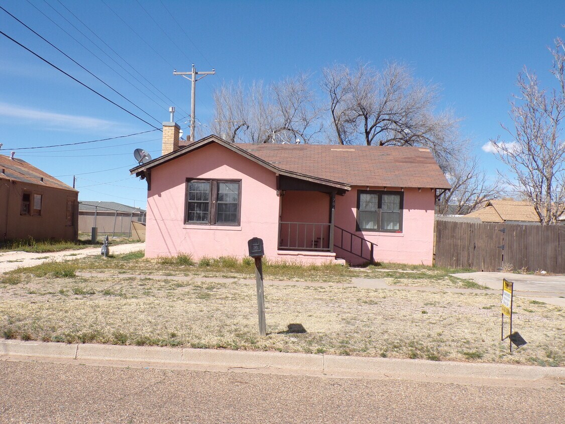 706 W 12th St, Clovis, NM 88101 House Rental in Clovis, NM