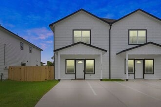Building Photo - 2607 Randolph Rd
