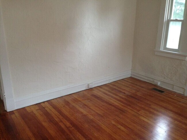 Foto del edificio - 4066 Forest Hill Ave.