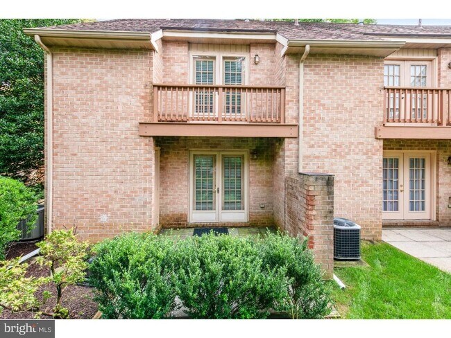 Building Photo - 45 Rampart Dr
