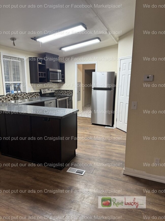 Building Photo - Updated 3-Bedroom Home with Detached 2-Car Garage on 1.65 Acres in Duvall!