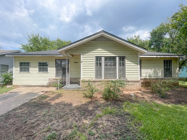 Building Photo - 1405 Guthrie Dr