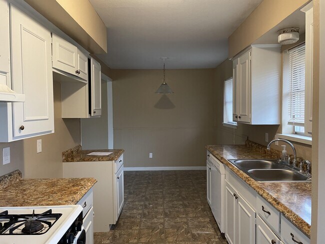 Building Photo - 2017 Mandy Ln