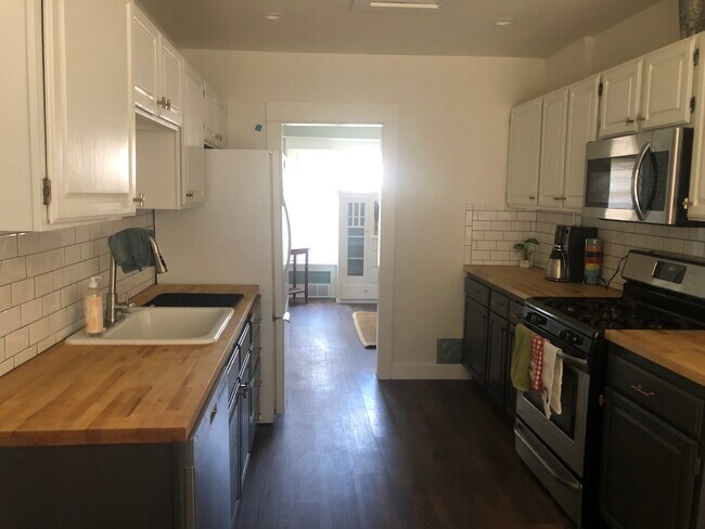 Foto del edificio - 6342 N Greeley Ave