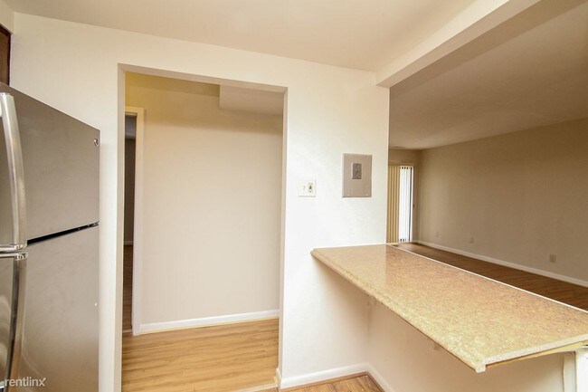 Building Photo - 1 br, 1 bath House - 10100 Campus Way S