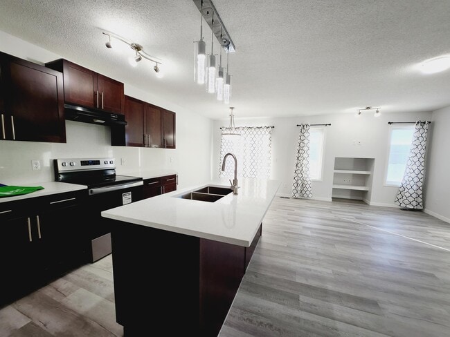 Building Photo - 7301 Armour Cres SW