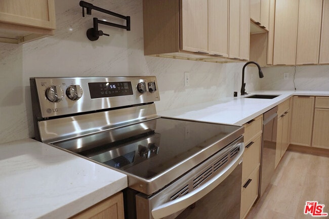 Foto del edificio - 22450 Dolorosa St
