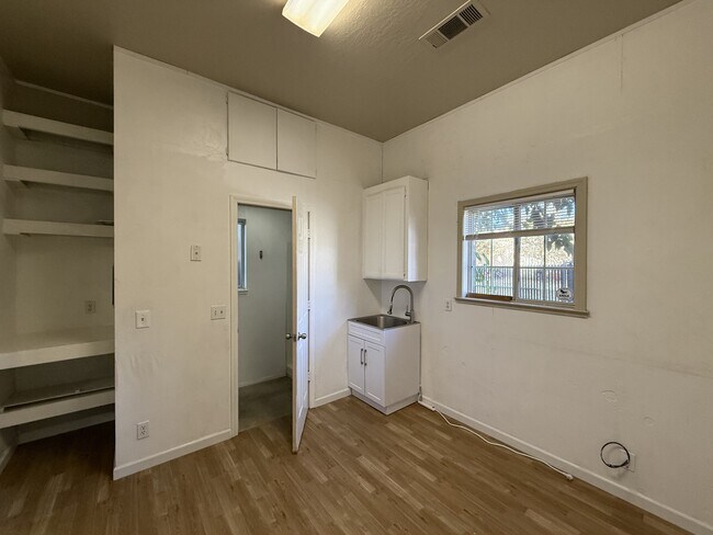 Foto del edificio - 1331 W 8th Ave