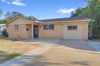 Building Photo - 2210 Sycamore Dr