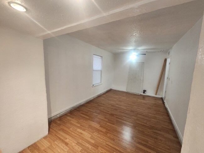 Foto del edificio - 437 Sunset Hills Dr