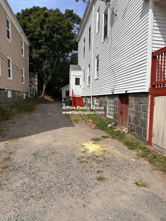Primary Photo - 617 Hyde Park Ave