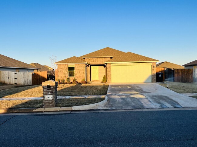 Foto del edificio - 2412 Sunshine Ln
