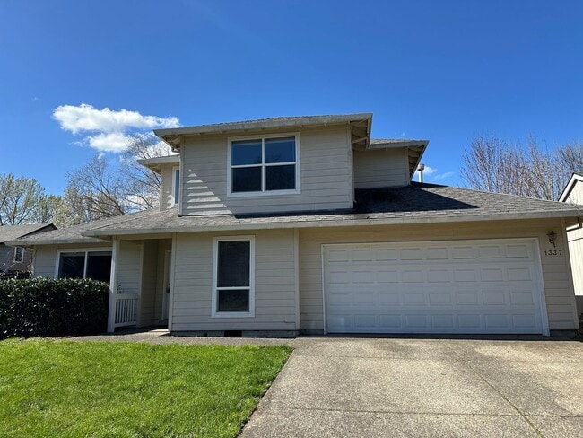 Spacious 3 Bedroom + 1 Bonus Room, 2 Bath House! - Spacious 3 Bedroom + 1 Bonus Room, 2 Bath House!