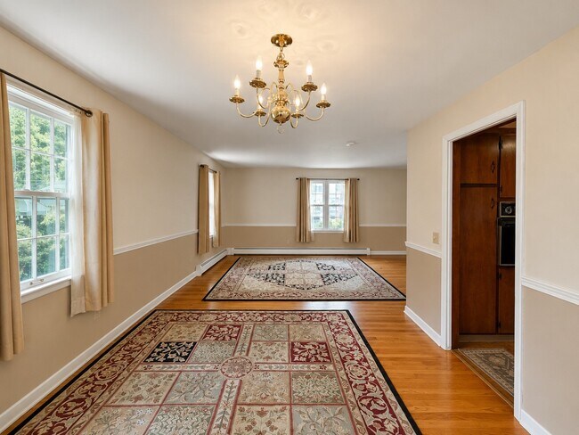 Foto del edificio - 240 Ridgefield Rd