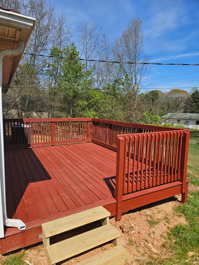 Building Photo - 807 Island Ford Rd