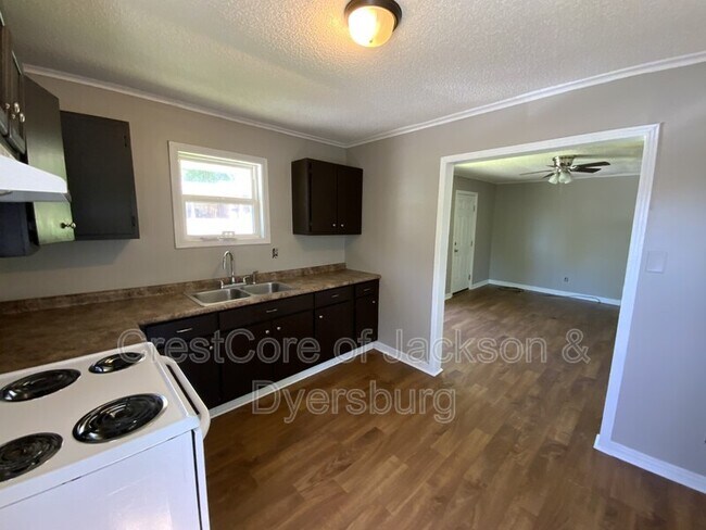 Building Photo - 406 Fryer St