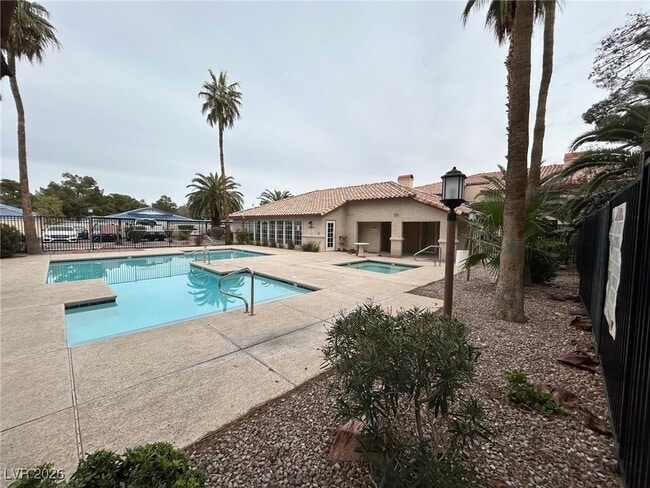 Foto del edificio - 6500 W Lake Mead Blvd