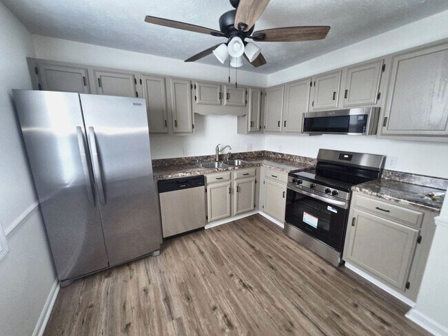Foto del edificio - 5306 Whisperwood Ct