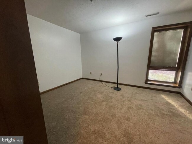 Building Photo - 44790 Locust Ridge Ct