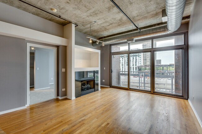 Main Living Area - 933 W Van Buren St