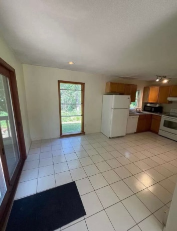 Photo - 469 Federal St (Montague, MA) Townhome