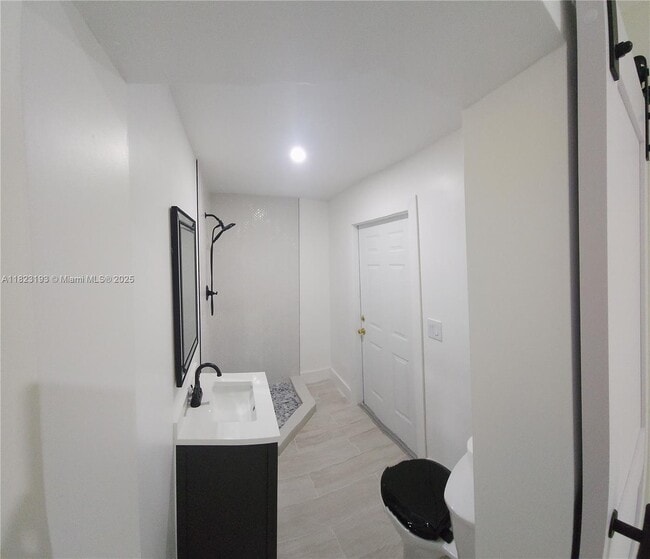 Foto del edificio - 865 W 72nd Pl