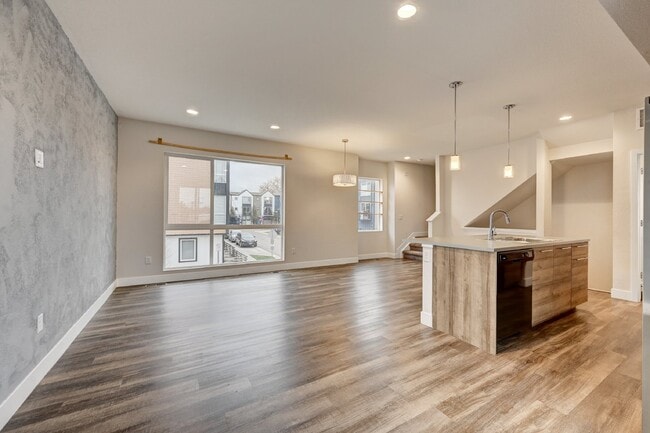 Building Photo - $2,795 - 3 bed, 3.5 bath located in Lakewood with AC, and In Unit Laundry!